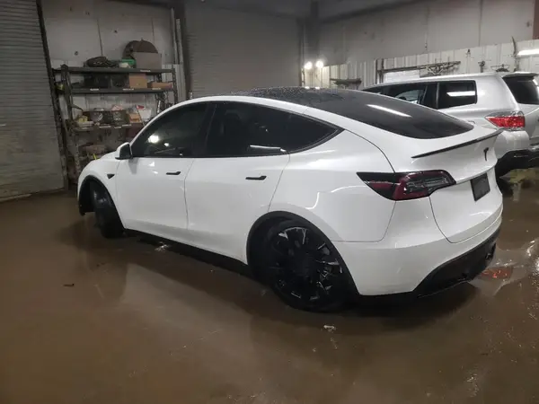 5YJYGDEE3LF014359 2020 TESLA MODEL Y - Image 2