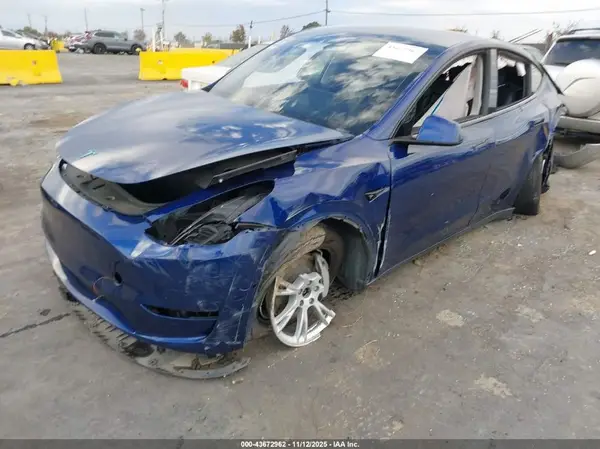 5YJYGDEE3LF023076 2020 TESLA MODEL Y - Image 2