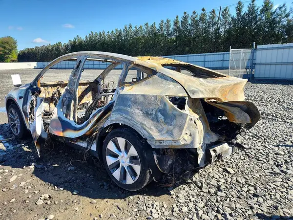 5YJYGDEE3LF032845 2020 TESLA MODEL Y - Image 2