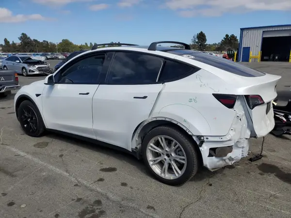 5YJYGDEE3MF063174 2021 TESLA MODEL Y - Image 2