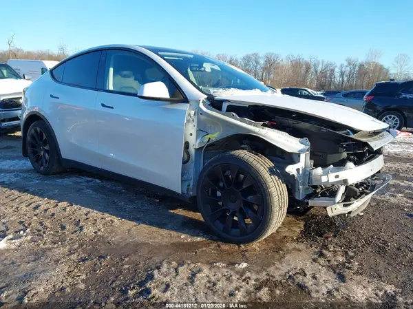 5YJYGDEE3MF065541 2021 TESLA MODEL Y - Image 1