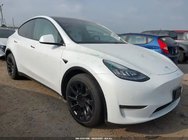 5YJYGDEE3MF068472 2021 TESLA MODEL Y - Image 1