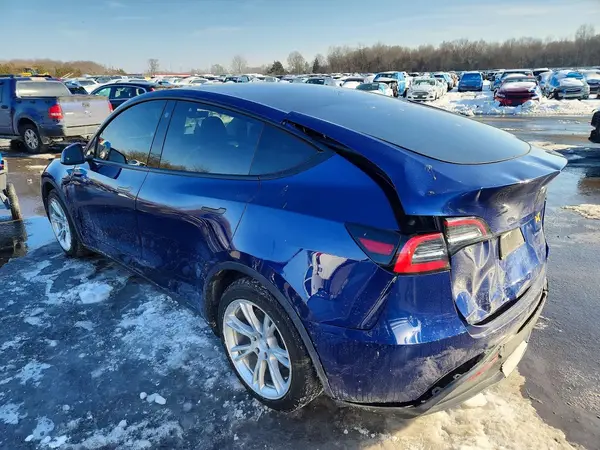 5YJYGDEE3MF069895 2021 TESLA MODEL Y - Image 2