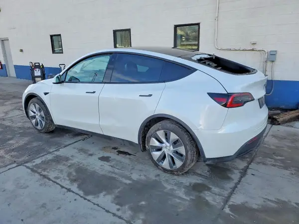 5YJYGDEE3MF079830 2021 TESLA MODEL Y - Image 2
