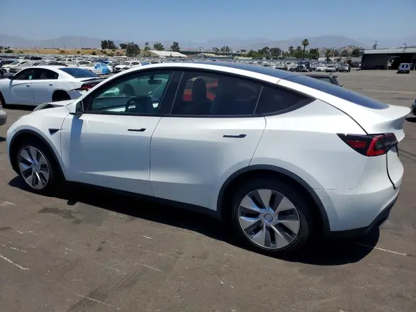 5YJYGDEE3MF090052 2021 TESLA MODEL Y - Image 2