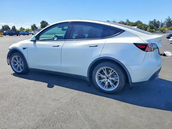 5YJYGDEE3MF096918 2021 TESLA MODEL Y - Image 2