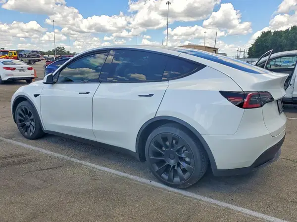 5YJYGDEE3MF108243 2021 TESLA MODEL Y - Image 2