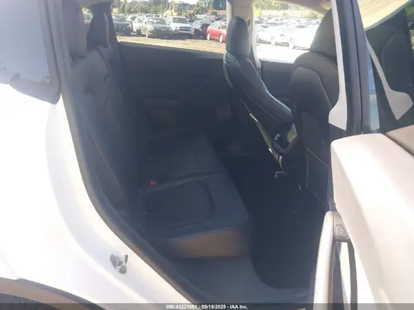 5YJYGDEE3MF125592 2021 TESLA MODEL Y - Image 8