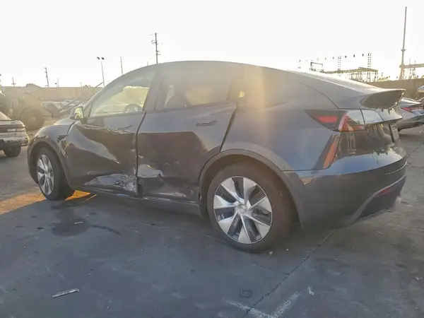 5YJYGDEE3MF131084 2021 TESLA MODEL Y - Image 2