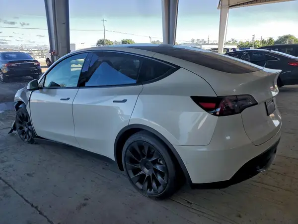 5YJYGDEE3MF139170 2021 TESLA MODEL Y - Image 2
