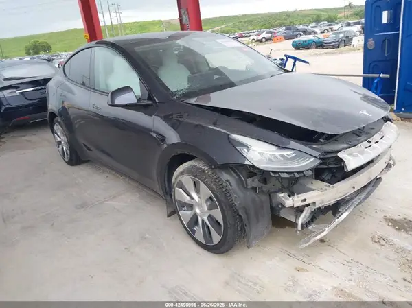 5YJYGDEE3MF140335 2021 TESLA MODEL Y - Image 1