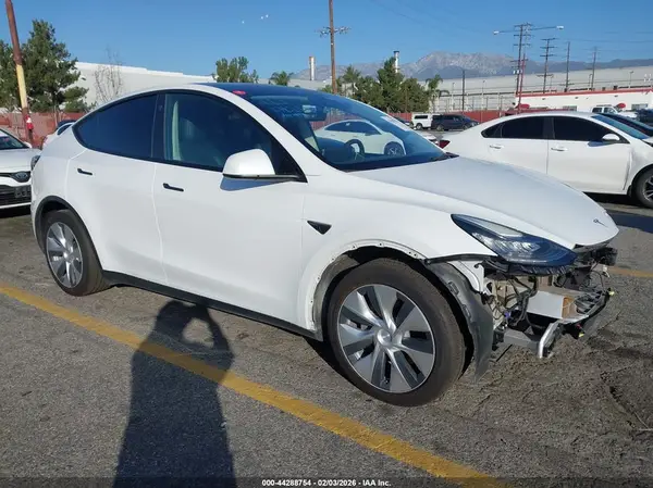 5YJYGDEE3MF142120 2021 TESLA MODEL Y - Image 1