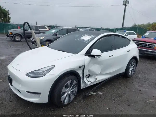5YJYGDEE3MF158317 2021 TESLA MODEL Y - Image 2