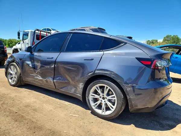 5YJYGDEE3MF160567 2021 TESLA MODEL Y - Image 2