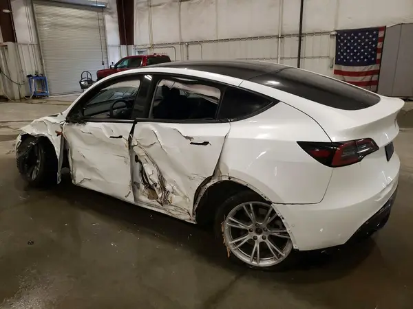 5YJYGDEE3MF188188 2021 TESLA MODEL Y - Image 2