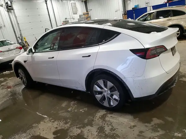 5YJYGDEE3MF195366 2021 TESLA MODEL Y - Image 2