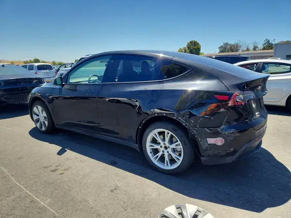 5YJYGDEE3MF196078 2021 TESLA MODEL Y - Image 2