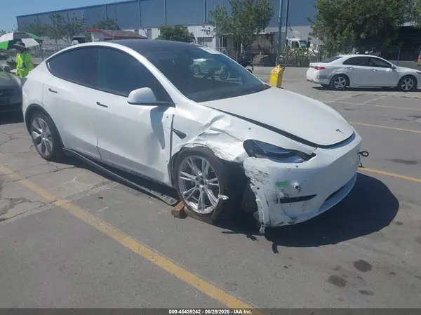 5YJYGDEE3MF213672 2021 TESLA MODEL Y - Image 1