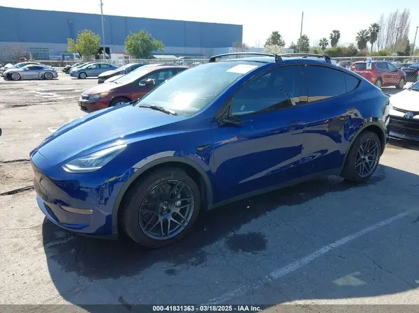 5YJYGDEE3MF218743 2021 TESLA MODEL Y - Image 2