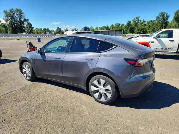 5YJYGDEE3MF229998 2021 TESLA MODEL Y - Image 2