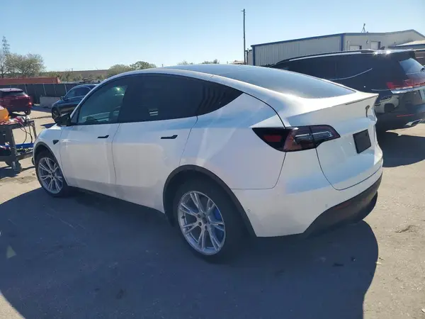 5YJYGDEE3MF253749 2021 TESLA MODEL Y - Image 2