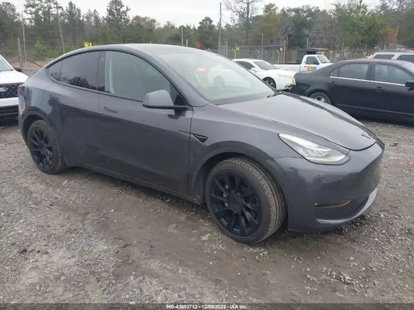 5YJYGDEE3MF255078 2021 TESLA MODEL Y - Image 1