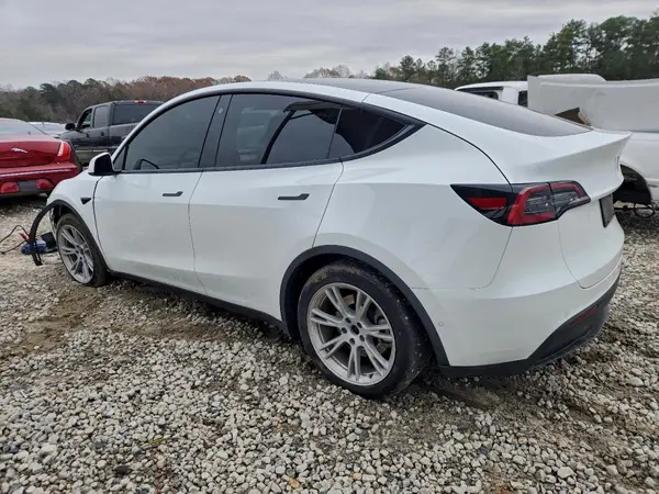 5YJYGDEE3MF257543 2021 TESLA MODEL Y - Image 2