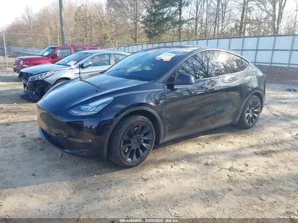 5YJYGDEE3MF257574 2021 TESLA MODEL Y - Image 2