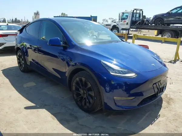 5YJYGDEE3MF275766 2021 TESLA MODEL Y - Image 1
