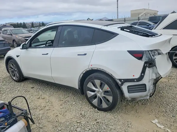 5YJYGDEE3MF279011 2021 TESLA MODEL Y - Image 2
