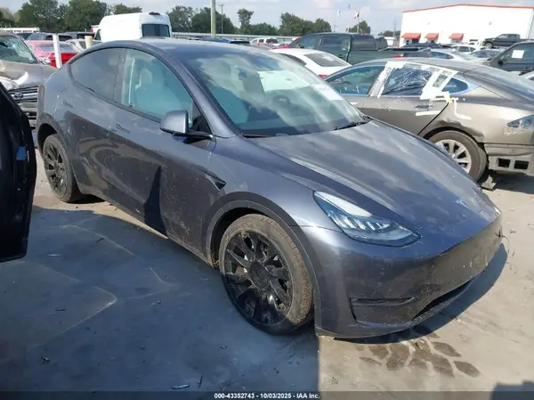 5YJYGDEE3MF280224 2021 TESLA MODEL Y - Image 1