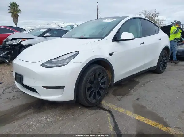 5YJYGDEE3MF282944 2021 TESLA MODEL Y - Image 2