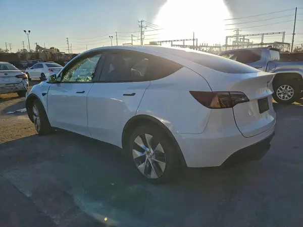 5YJYGDEE3MF286881 2021 TESLA MODEL Y - Image 2
