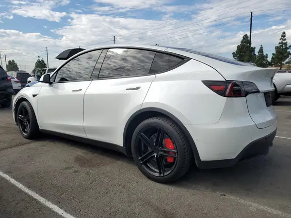 5YJYGDEE4LF015679 2020 TESLA MODEL Y - Image 2