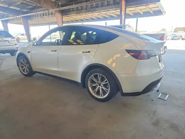 5YJYGDEE4MF073308 2021 TESLA MODEL Y - Image 2