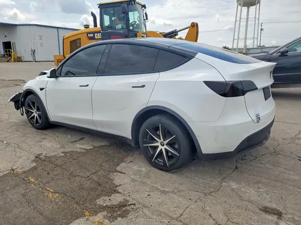 5YJYGDEE4MF076015 2016 TESLA MODEL Y - Image 2