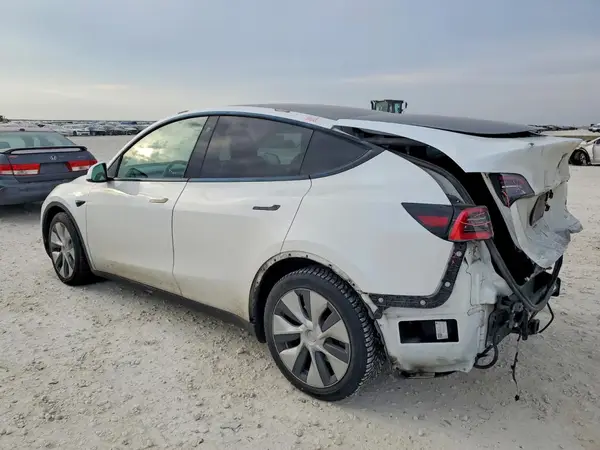 5YJYGDEE4MF077861 2021 TESLA MODEL Y - Image 2