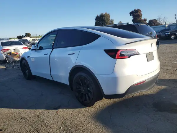 5YJYGDEE4MF097155 2021 TESLA MODEL Y - Image 2