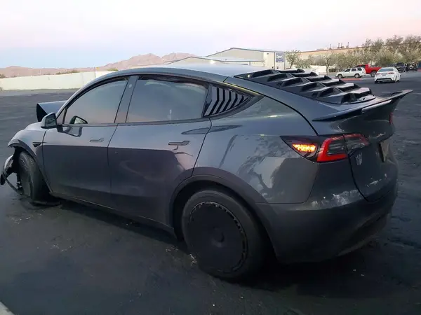 5YJYGDEE4MF102600 2021 TESLA MODEL Y - Image 2