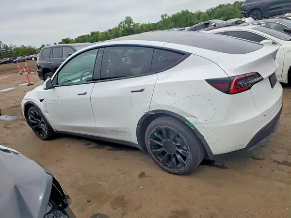 5YJYGDEE4MF121051 2021 TESLA MODEL Y - Image 2