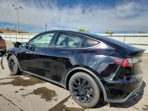 5YJYGDEE4MF130140 2021 TESLA MODEL Y - Image 2