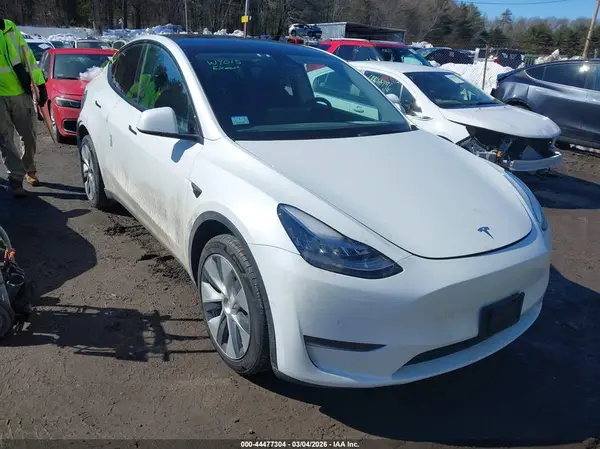 5YJYGDEE4MF146015 2021 TESLA MODEL Y - Image 1