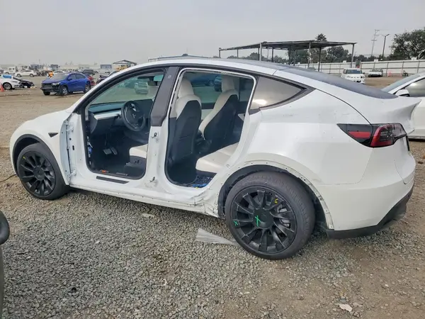 5YJYGDEE4MF158570 2021 TESLA MODEL Y - Image 2