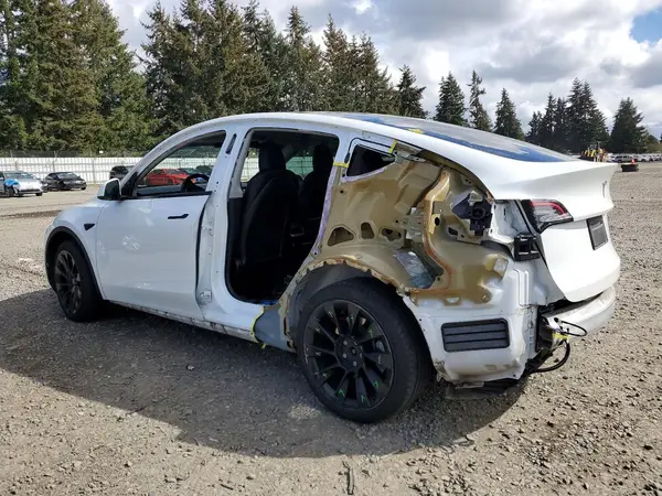 5YJYGDEE4MF182206 2021 TESLA MODEL Y - Image 2