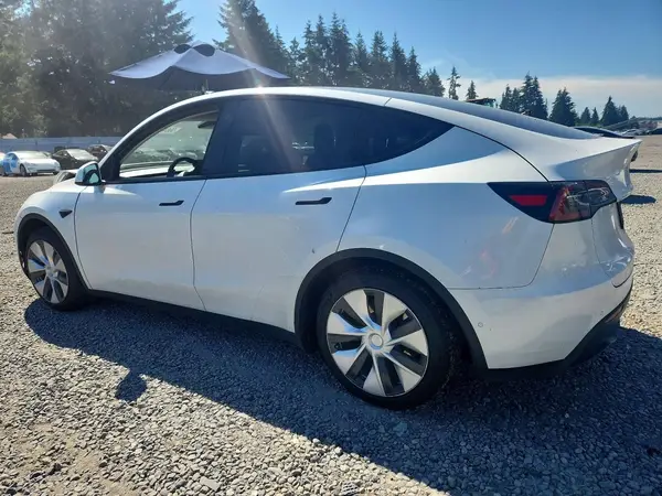 5YJYGDEE4MF204169 2021 TESLA MODEL Y - Image 2