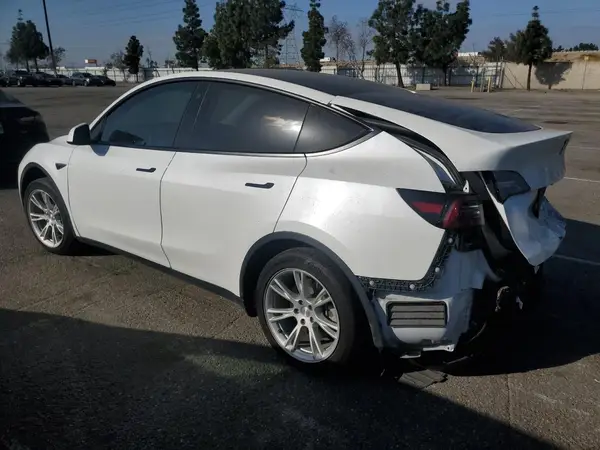 5YJYGDEE4MF204219 2021 TESLA MODEL Y - Image 2