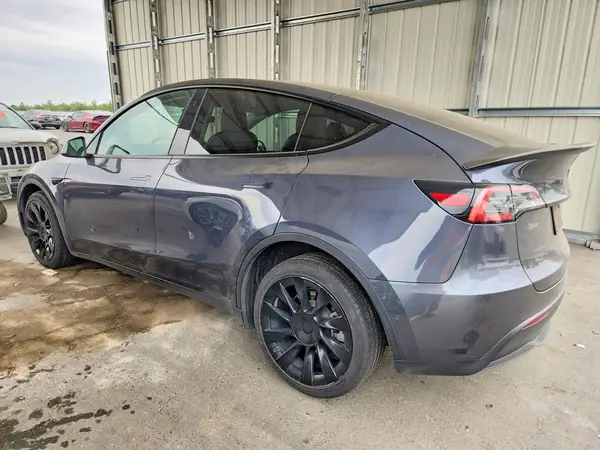 5YJYGDEE4MF270415 2021 TESLA MODEL Y - Image 2
