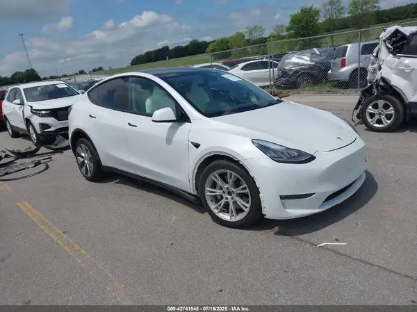 5YJYGDEE4MF300934 2021 TESLA MODEL Y - Image 1