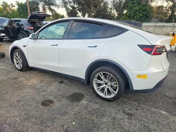 5YJYGDEE4MF301517 2021 TESLA MODEL Y - Image 2