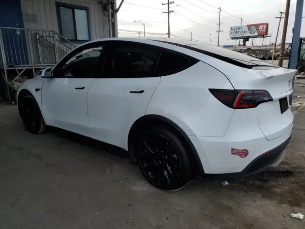 5YJYGDEE5LF055589 2020 TESLA MODEL Y - Image 2